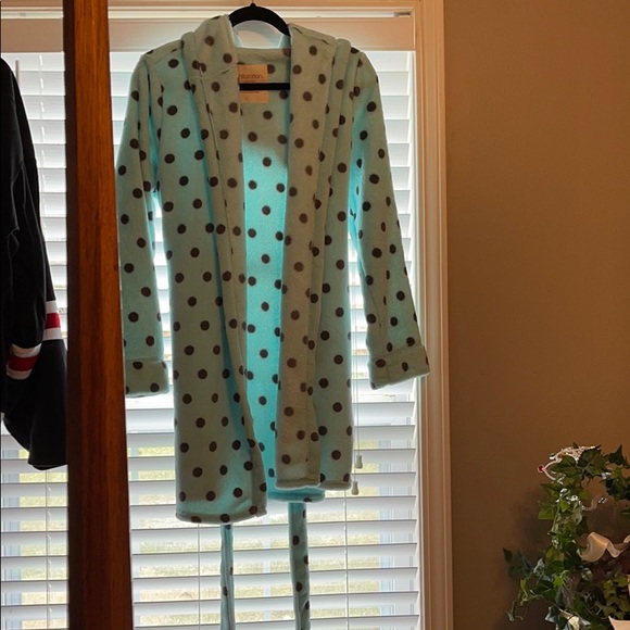 Robe - Picture 1 of 1